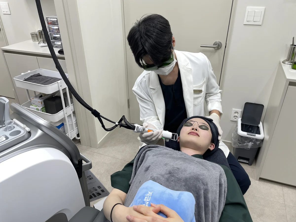 Cheekbone filler symmetry assessment at RE:BERRY Gangnam Seoul